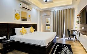 The Empire Studioz Hotel Golf Course Road Studio With Kitchen & Balcony One Horizon Center Paras Hospital Cyber City